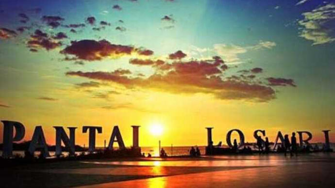 a976f20100b69493862a610f50cdab17-Pantai-Losari,-Ikon-Wisata-Pantai-di-Makassar