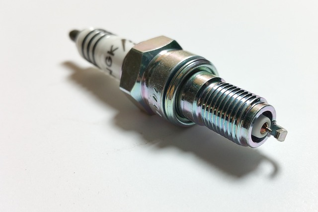 spark-plug-2801172_640